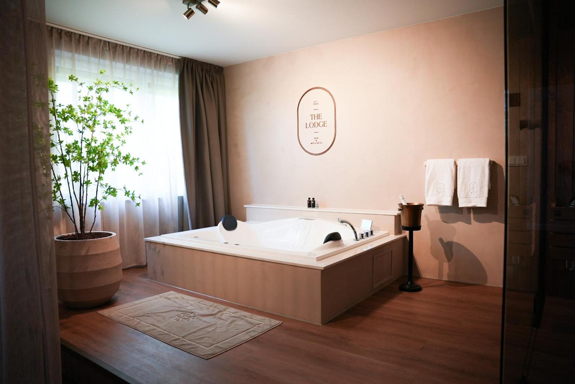 The Lodge Bed & Wellness Oisterwijk Sauna, Jacuzzi, Luxury Moergestel المظهر الخارجي الصورة