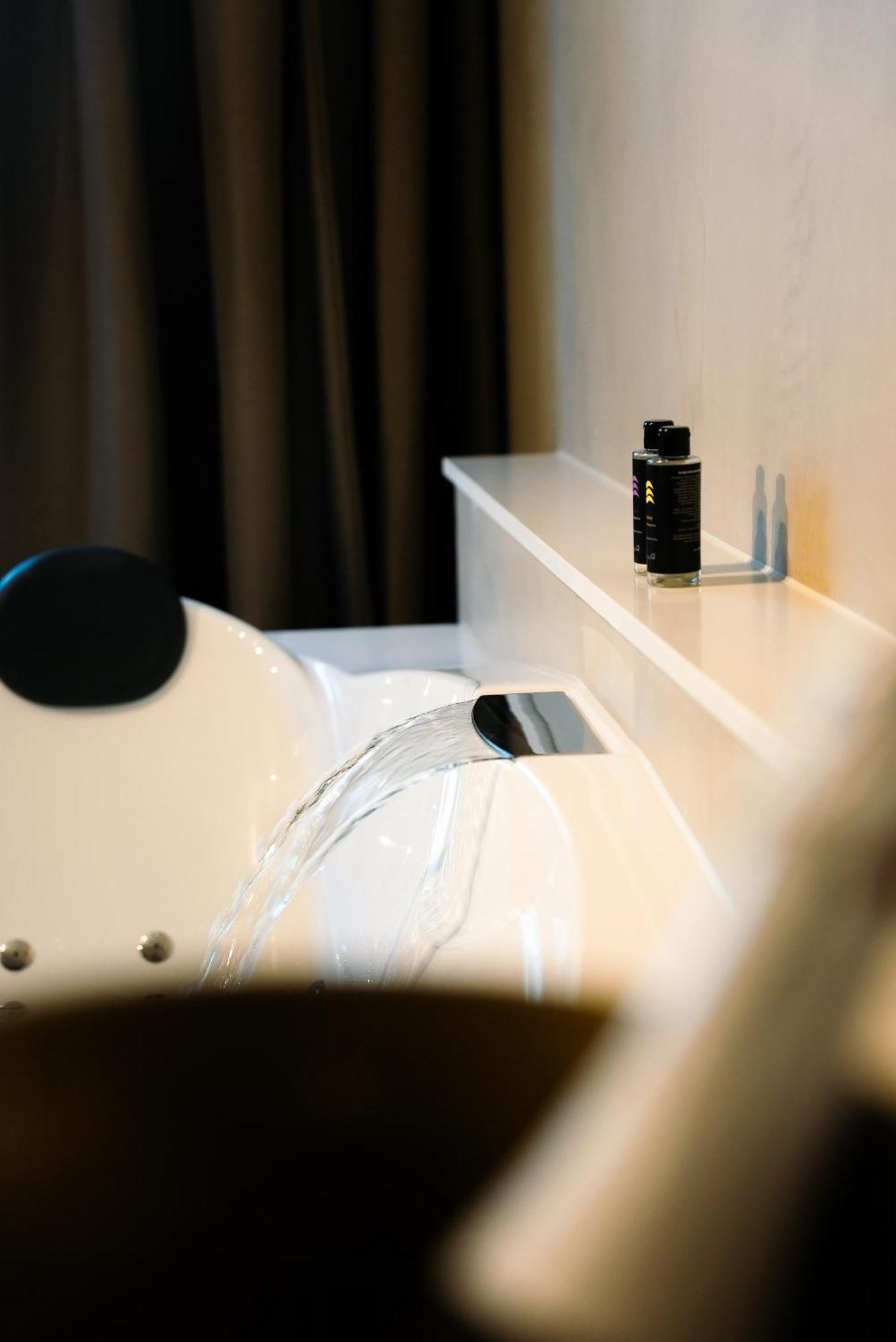 The Lodge Bed & Wellness Oisterwijk Sauna, Jacuzzi, Luxury Moergestel المظهر الخارجي الصورة