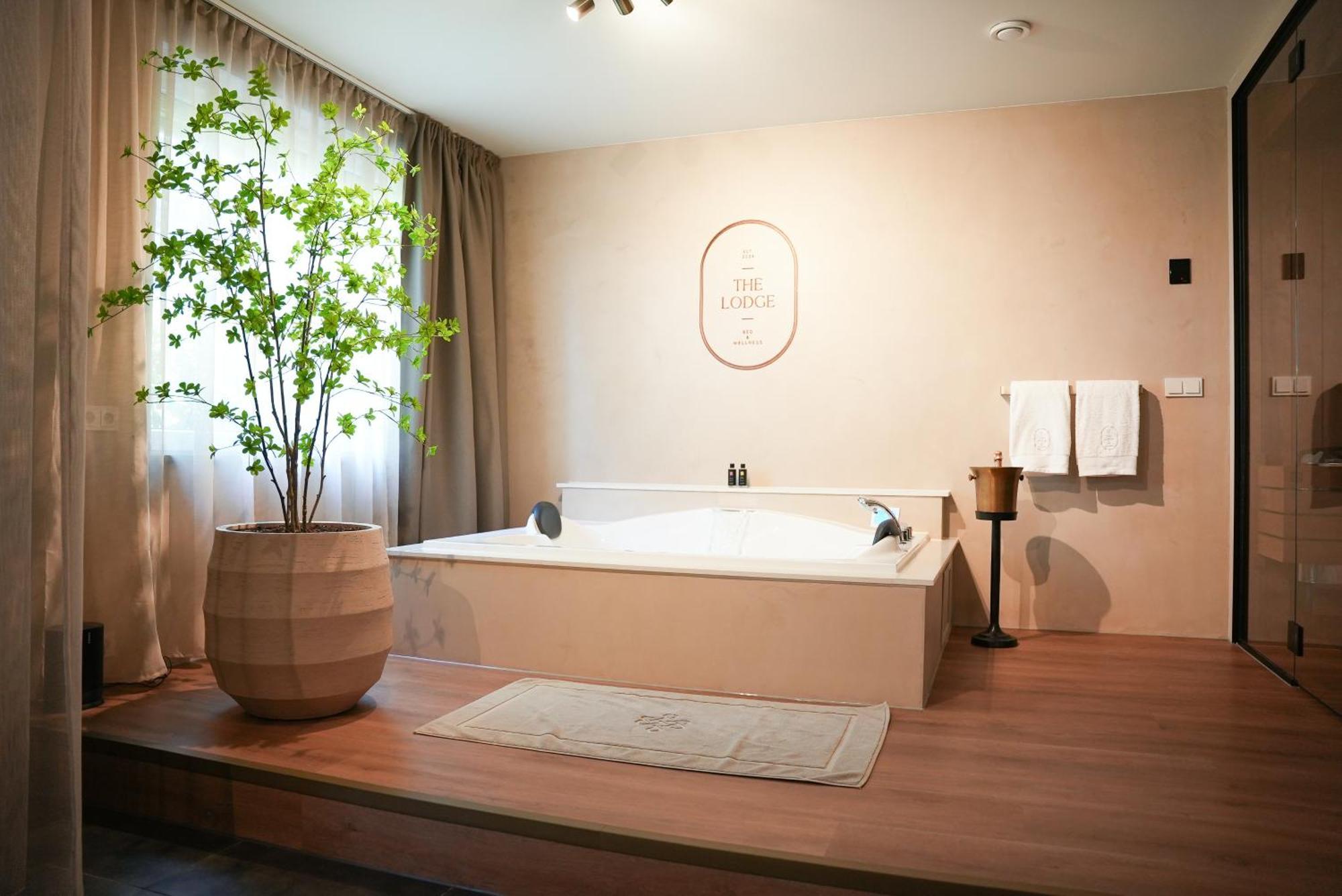 The Lodge Bed & Wellness Oisterwijk Sauna, Jacuzzi, Luxury Moergestel المظهر الخارجي الصورة